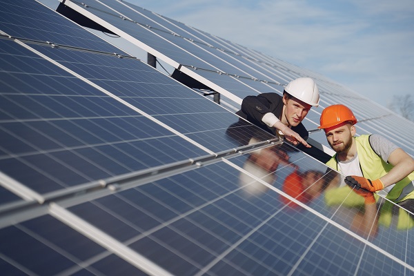 Come funzionano i pannelli fotovoltaici: dal sole all’elettricità in casa tua